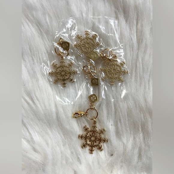 1 Authentic Chanel Snowfake Charm 2024 - Picture 2 of 2